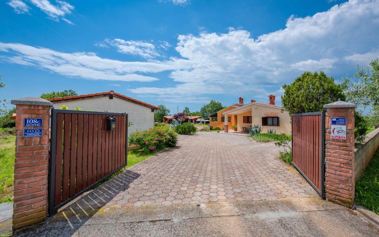 הוילה Muntić Hacienda Rosemary מראה חיצוני תמונה