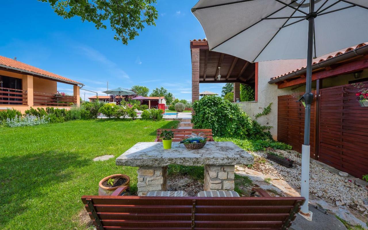 הוילה Muntić Hacienda Rosemary מראה חיצוני תמונה